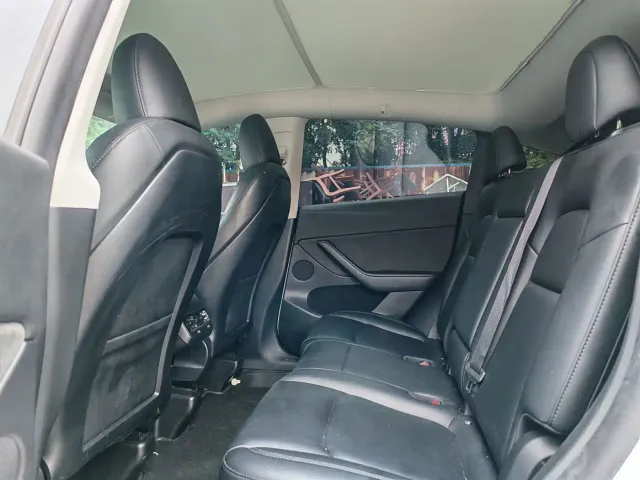 Tesla Model Y — Фото автомобиля 11