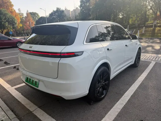 Li Auto L7 — Фото автомобиля 12