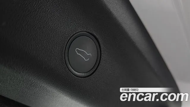 Tesla Model Y — Фото автомобиля 20
