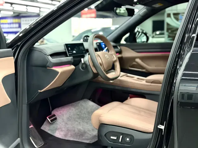 Nio ES8 — Фото автомобиля 7