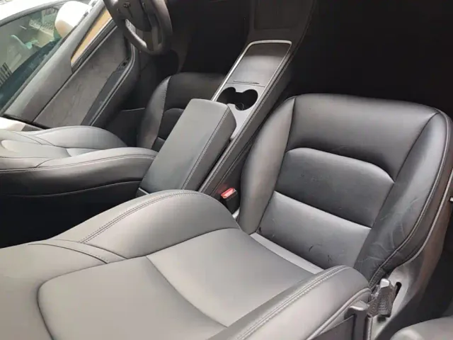 Tesla Model Y — Фото автомобиля 24