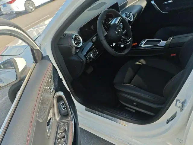 Mercedes-Benz A-Class — Фото автомобиля 2