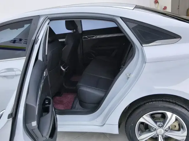 Geely Emgrand L — Фото автомобиля 11