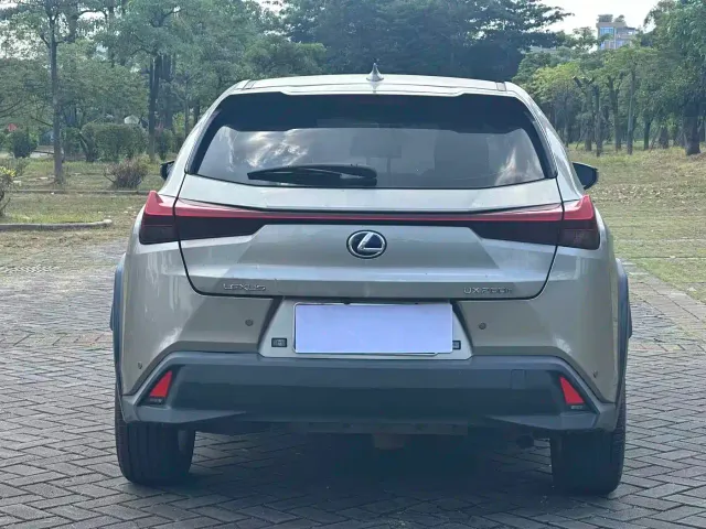 Lexus UX — Фото автомобиля 8