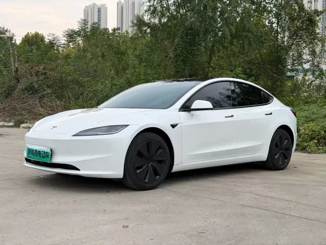 Фотография автомобиля — Tesla Model 3