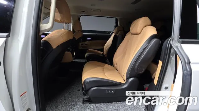 Kia Carnival Generation 4 — Фото автомобиля 12