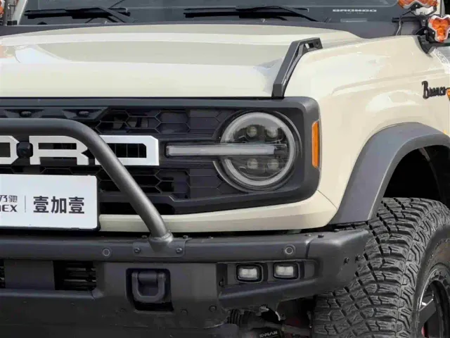 Ford Bronco — Фото автомобиля 3