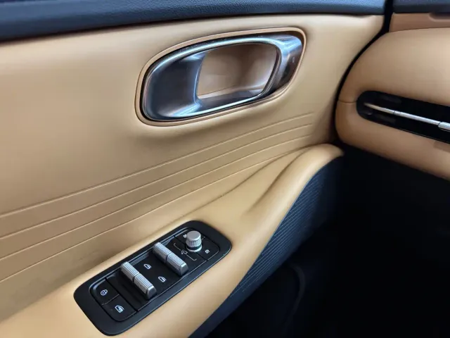 Geely Galaxy Starship 7 EM-i — Фото автомобиля 8