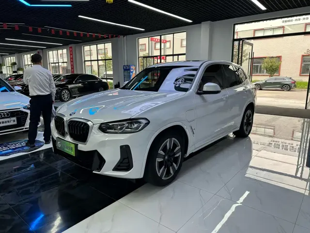 Фотография автомобиля — BMW iX3