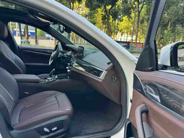 BMW 5 Series — Фото автомобиля 8
