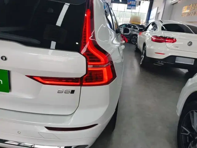 Volvo XC60 — Фото автомобиля 7