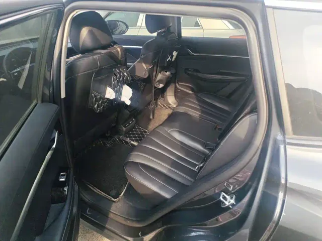 Roewe RX5 Max — Фото автомобиля 14