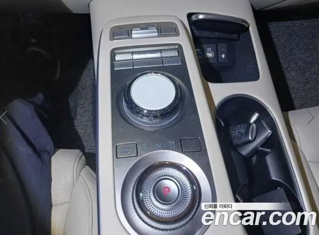 Genesis GV70 — Фото автомобиля 11