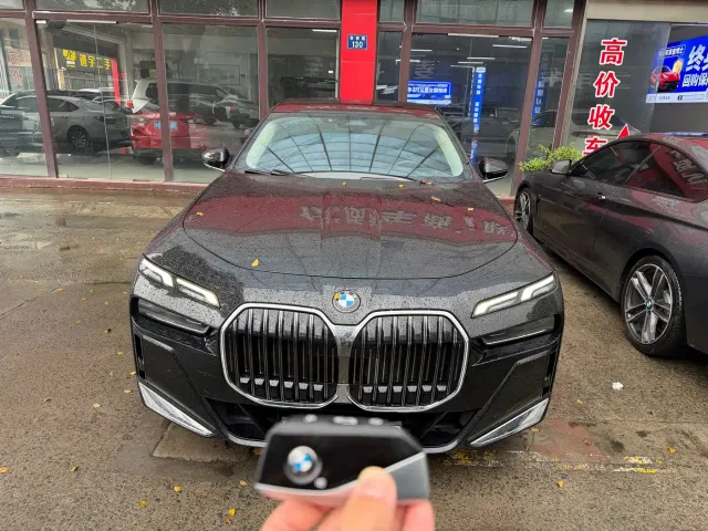 BMW 7 Series — Фото автомобиля 3