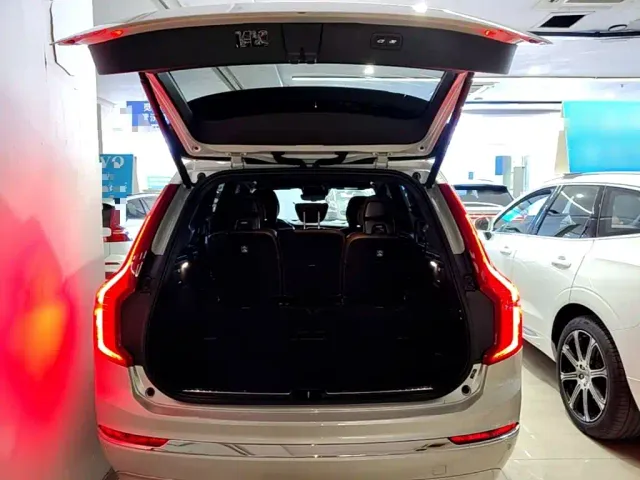 Volvo XC90 — Фото автомобиля 18