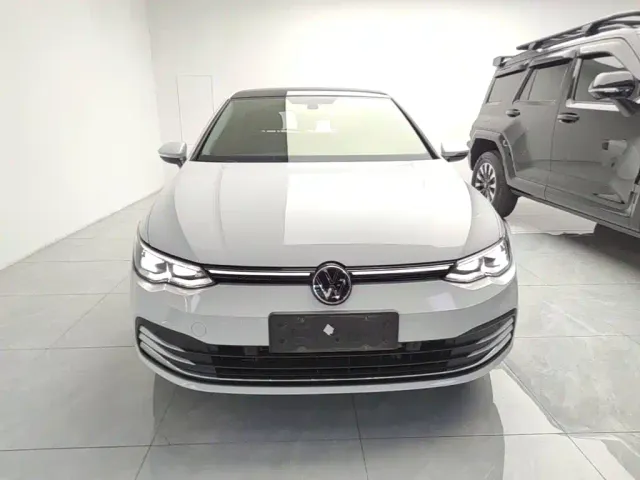 Volkswagen Golf — Фото автомобиля 2