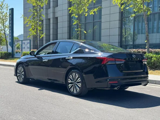 Nissan Teana — Фото автомобиля 4
