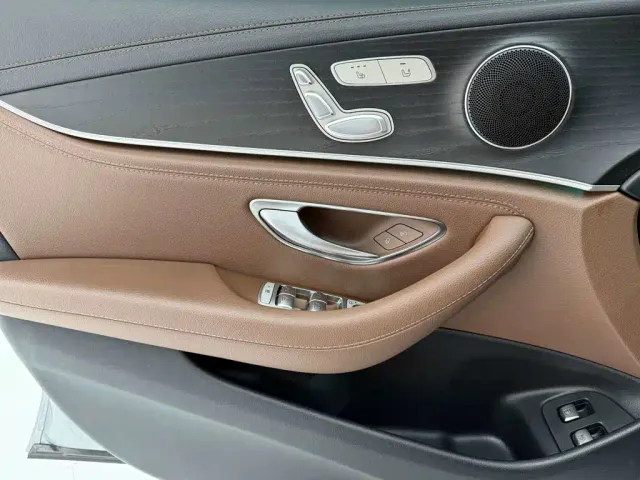 Mercedes-Benz E-Class — Фото автомобиля 16