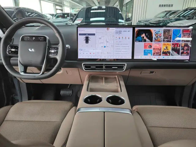 Li Auto L8 — Фото автомобиля 5