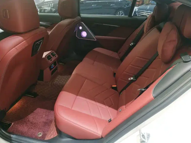 BMW 5 Series — Фото автомобиля 16