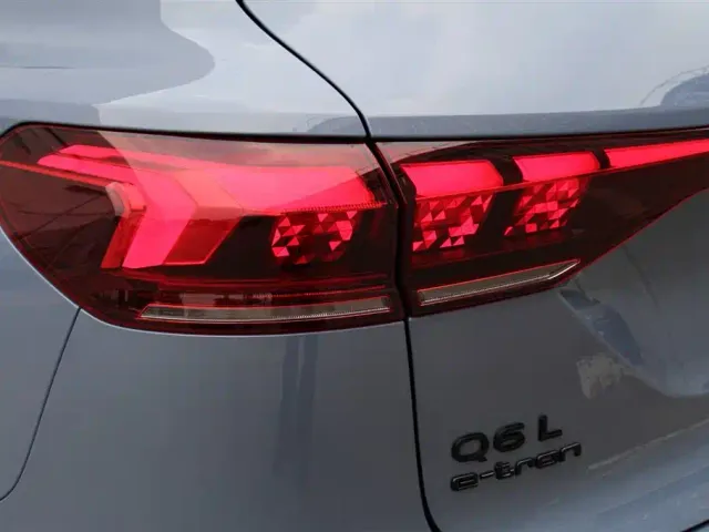 Audi Q6L e-tron — Фото автомобиля 16