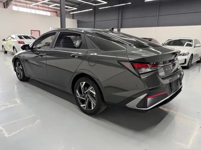 Hyundai Elantra — Фото автомобиля 4