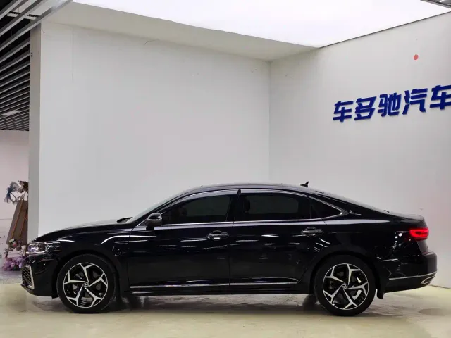 Volkswagen Passat — Фото автомобиля 4