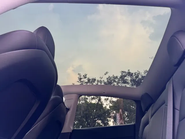 Tesla Model Y — Фото автомобиля 9