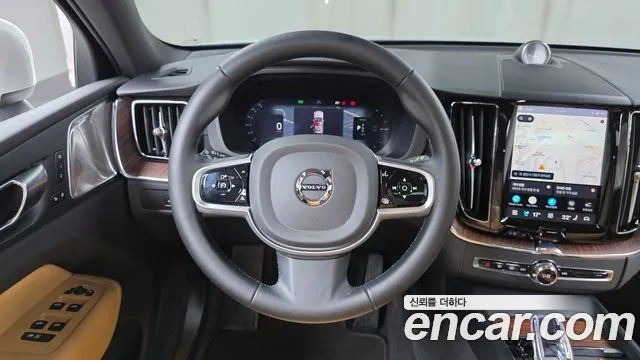 Вольво XC60 — Фото автомобиля 14