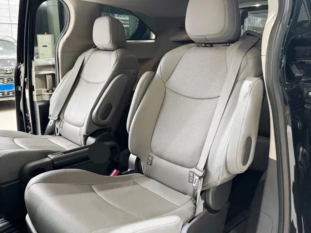 Toyota Granvia — Фото автомобиля 12