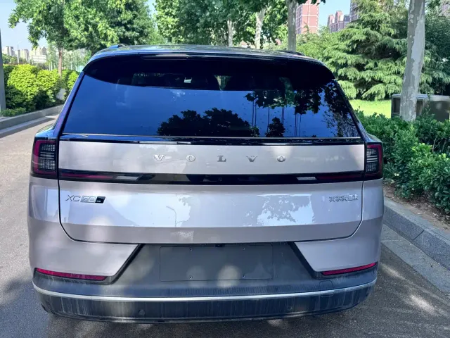 Volvo XC70 Plug-in Hybrid — Фото автомобиля 5