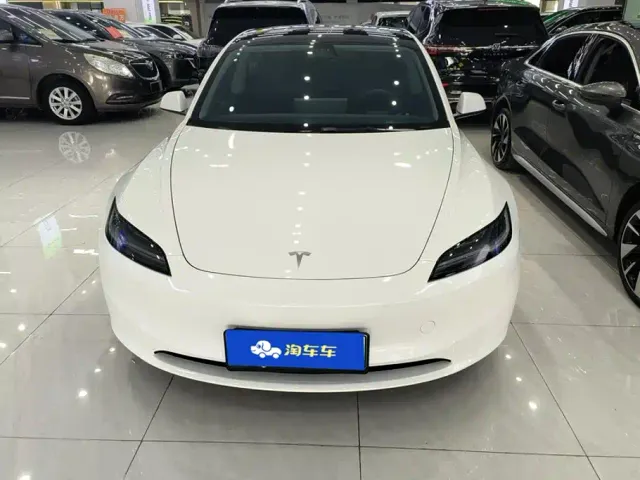 Tesla Model 3 — Фото автомобиля 2