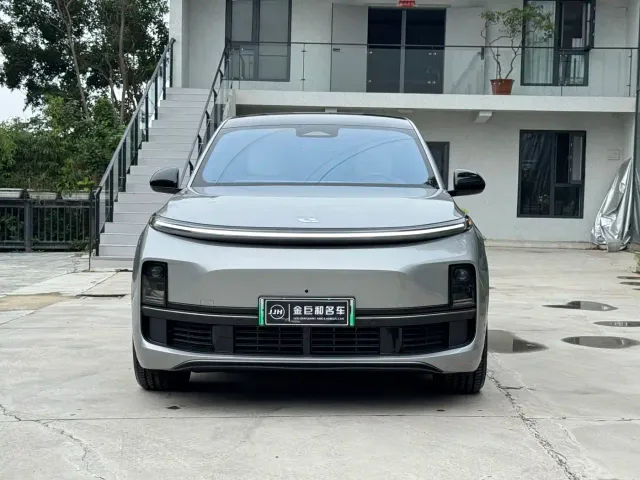 Li Auto L8 — Фото автомобиля 2