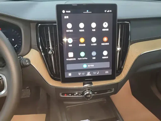 Volvo XC60 — Фото автомобиля 12
