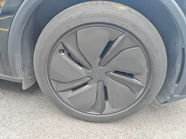 Tesla Model Y — Фото автомобиля 25