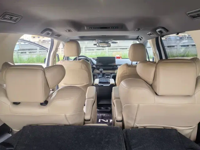 Toyota Sienna — Фото автомобиля 3
