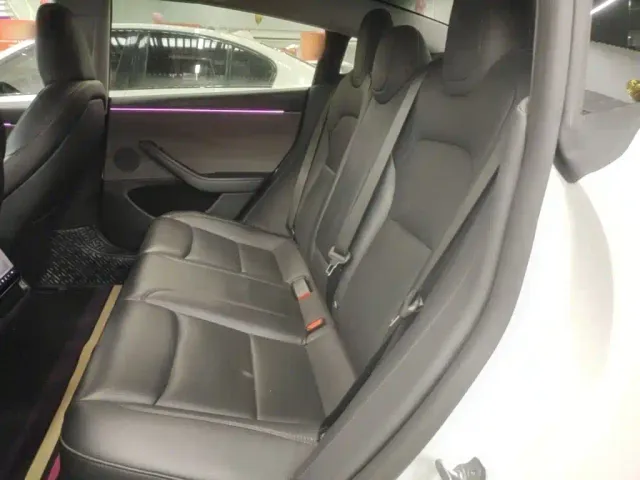Tesla Model 3 — Фото автомобиля 16
