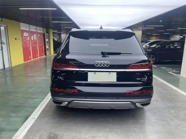 Audi Q7 — Фото автомобиля 6