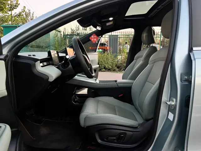 Roewe D6 — Фото автомобиля 7