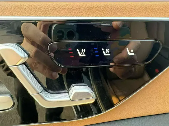 Mercedes-Benz E-Class — Фото автомобиля 8