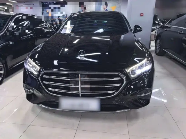 Mercedes-Benz E-Class — Фото автомобиля 2