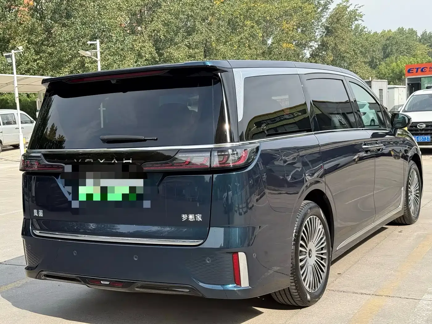 Voyah Auto Voyah Dreamer 2025 Model PHEV 4WD Premium QianKun Edition — Фото автомобиля 5