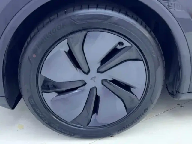 Tesla Model Y — Фото автомобиля 11