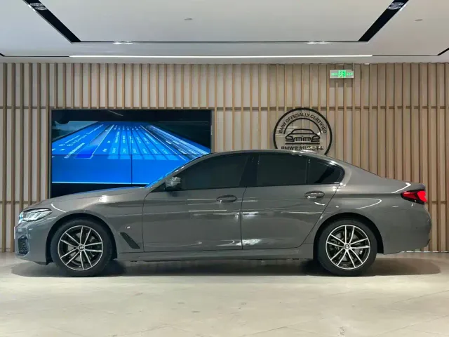 BMW 5 Series — Фото автомобиля 2
