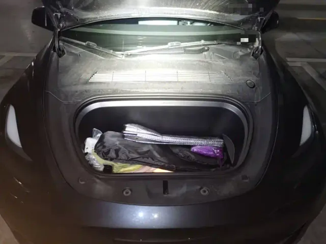 Tesla Model Y — Фото автомобиля 16