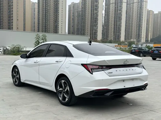 Hyundai Elantra — Фото автомобиля 4