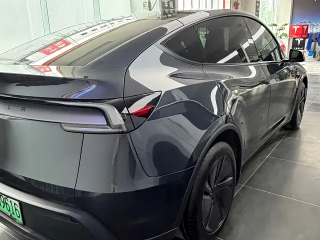 Tesla Model Y — Фото автомобиля 4