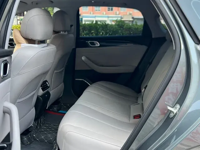 Geely Emgrand — Фото автомобиля 4