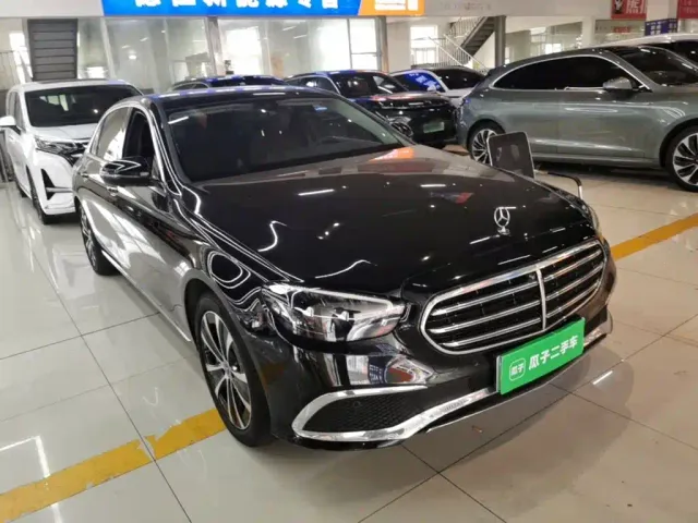 Mercedes-Benz E-Class — Фото автомобиля 3