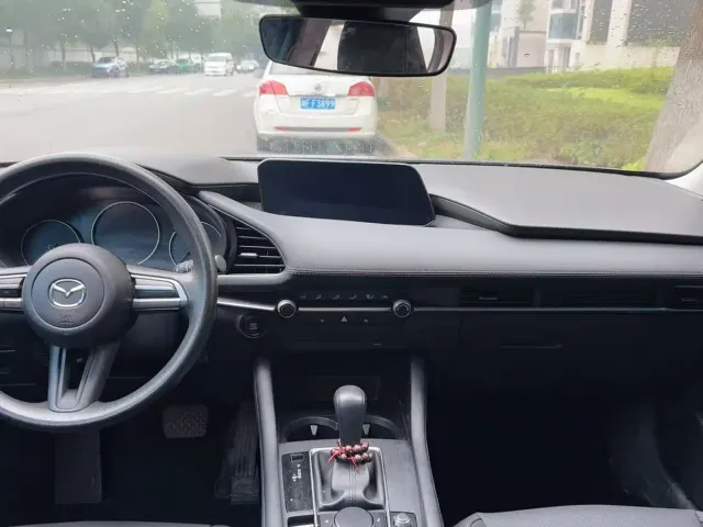 Mazda Axela — Фото автомобиля 6